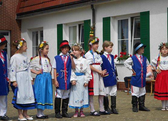 Lubuczewo 2012 - obowiązyją stroje regionalne grafika